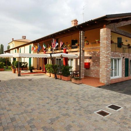 Hotel Gabarda Carpi Extérieur photo