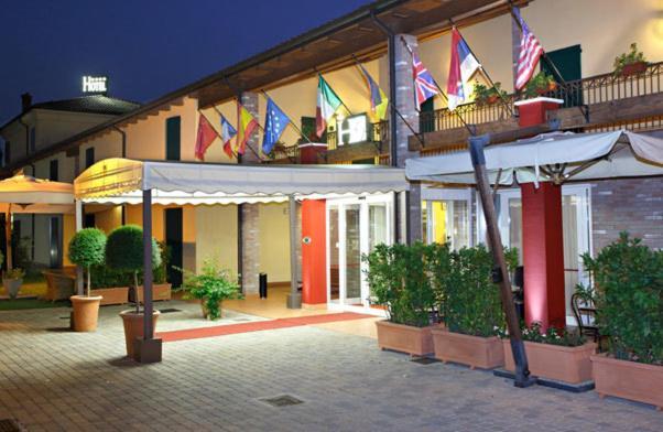 Hotel Gabarda Carpi Extérieur photo
