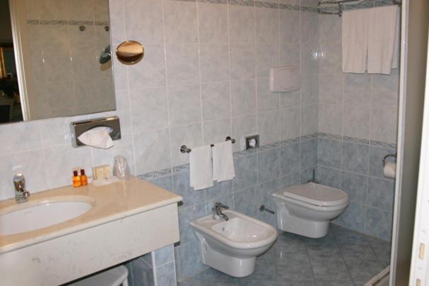Hotel Gabarda Carpi Chambre photo