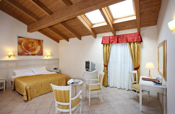 Hotel Gabarda Carpi Chambre photo