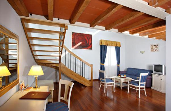 Hotel Gabarda Carpi Chambre photo