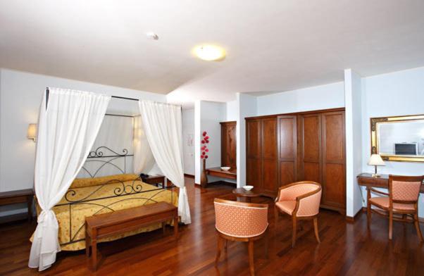 Hotel Gabarda Carpi Extérieur photo