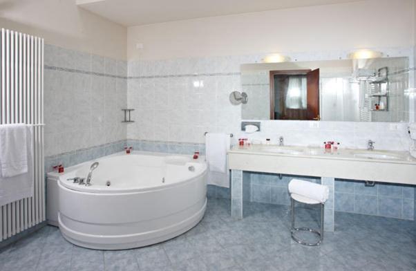 Hotel Gabarda Carpi Extérieur photo