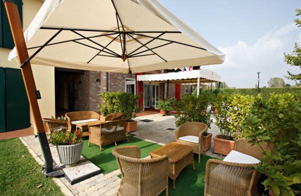 Hotel Gabarda Carpi Extérieur photo
