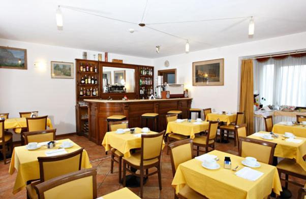 Hotel Gabarda Carpi Extérieur photo