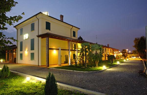 Hotel Gabarda Carpi Extérieur photo