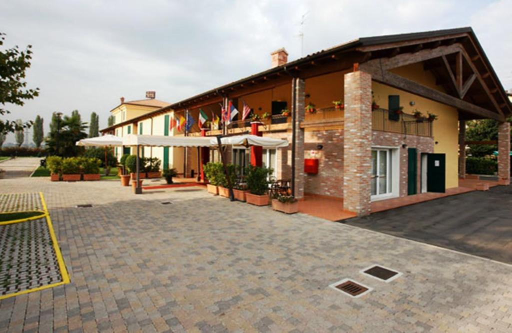 Hotel Gabarda Carpi Extérieur photo